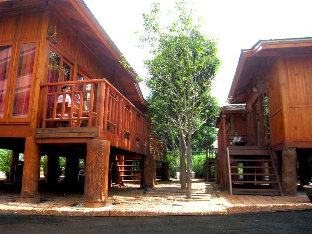 Отель Wood House Паттайя Экстерьер фото